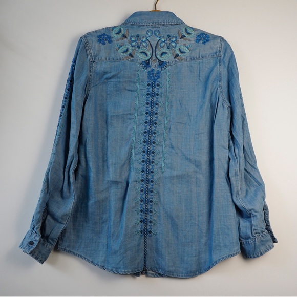 Driftwood Embroidered Top - Picture 2 of 13